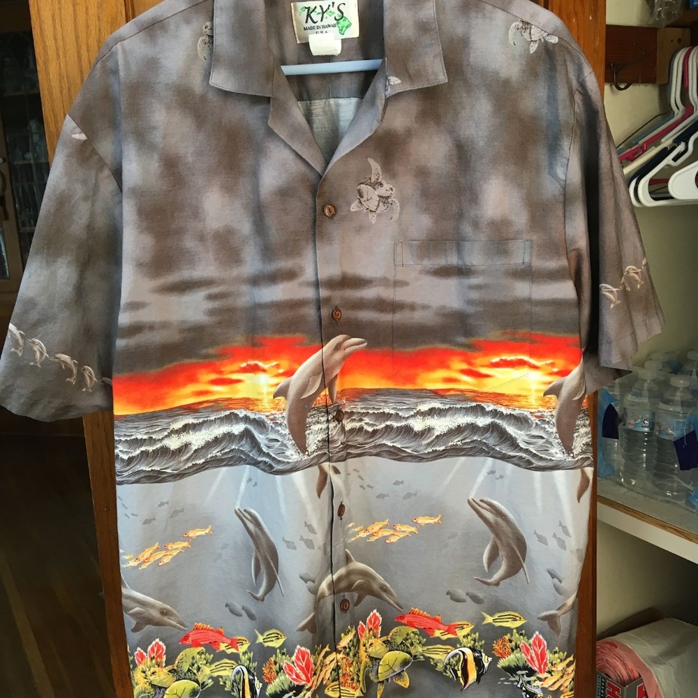 Ky’s Hawaii Dolphin XL Shirt by Mymeow